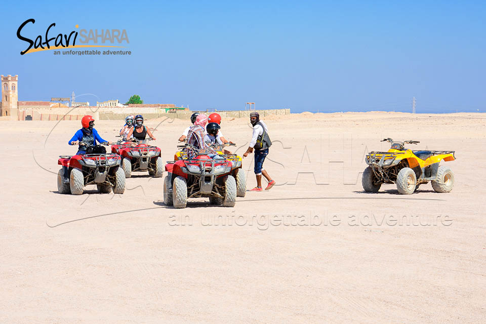 Excursie safari Hurghada în deșert la apus cu quad