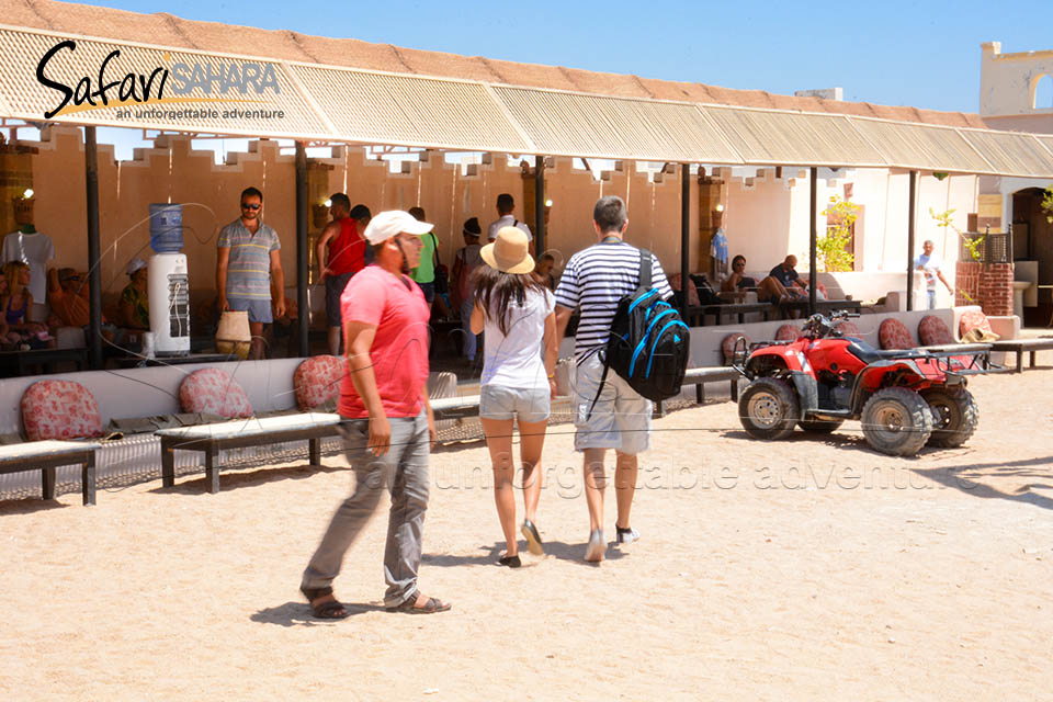 Safari în deșert cu quad în Sharm cu cină și spectacol