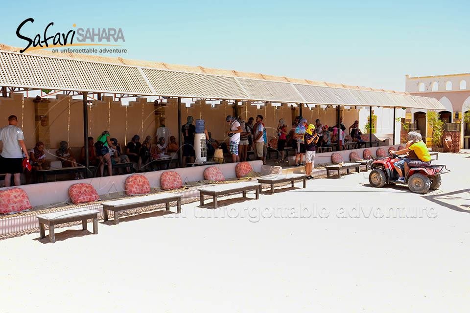 Safari în deșert cu quad în Sharm cu cină și spectacol