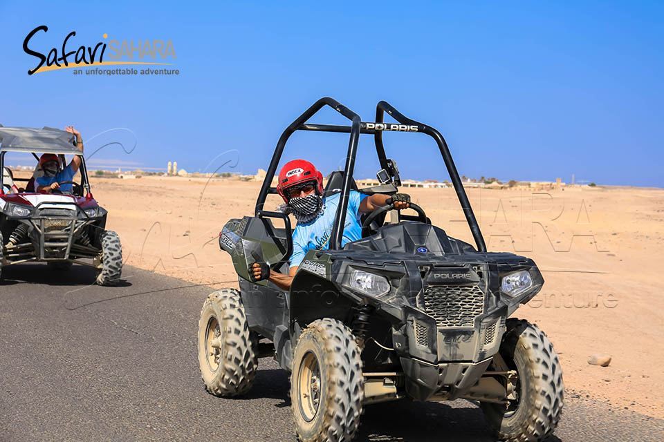 Excursie la apus de soare cu dune buggy Polaris RZR în deșertul Sharm